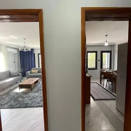 Flat With Garden On Center *