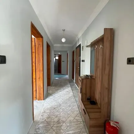 דירה Flat With Garden On Center *