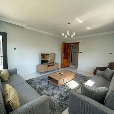 דירה Flat With Garden On Center *