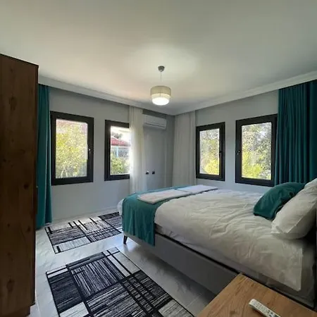 Flat With Garden On Center דירה
